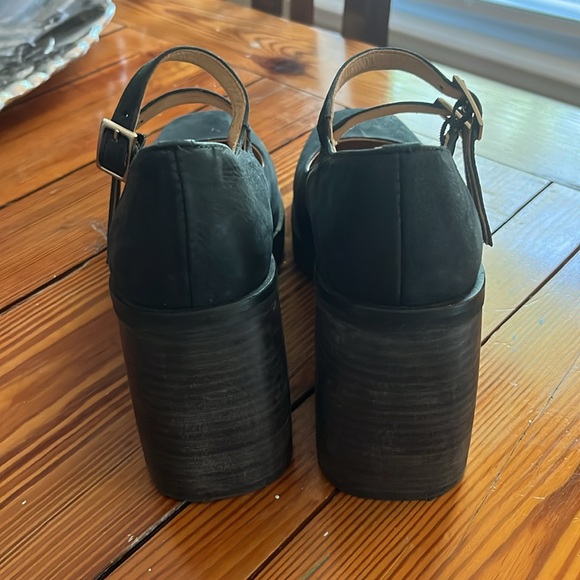 Free people size 37, black platform, double strap Mary Jane’s - Picture 4 of 8